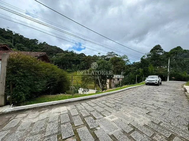 Terreno com 332m², à venda, no bairro Quebra Frascos em Teresópolis