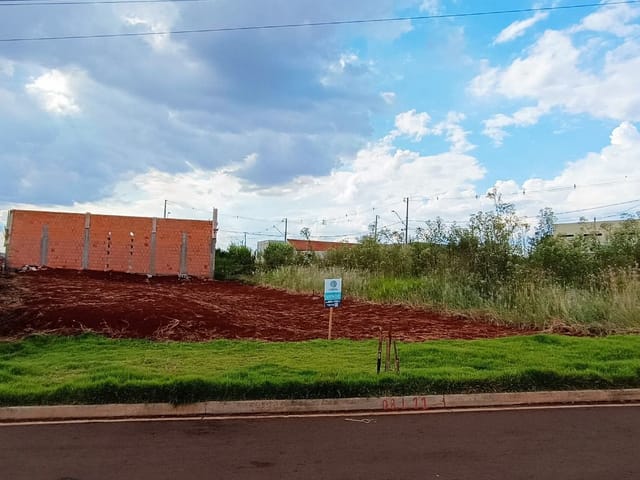Terreno com 307m², à venda, no bairro Jardim Vitória em Cambé