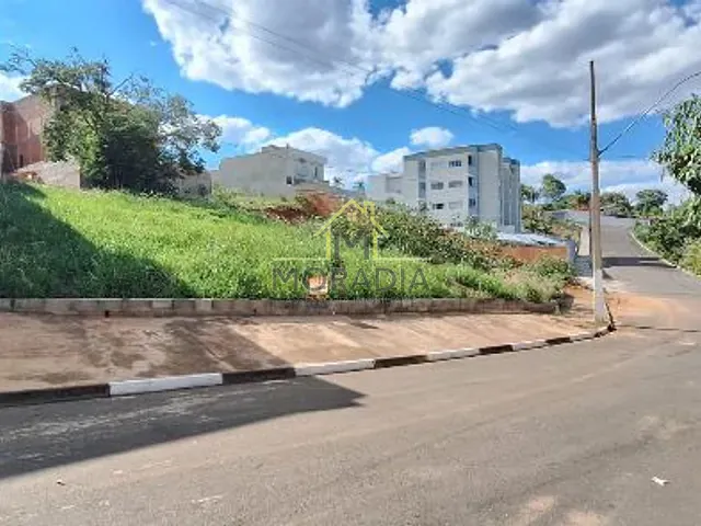 Terreno com 323m², à venda, no bairro Jardim Primavera III em Guaxupé