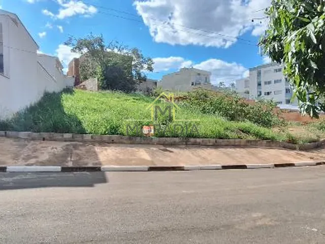 Terreno com 323m², à venda, no bairro Jardim Primavera III em Guaxupé