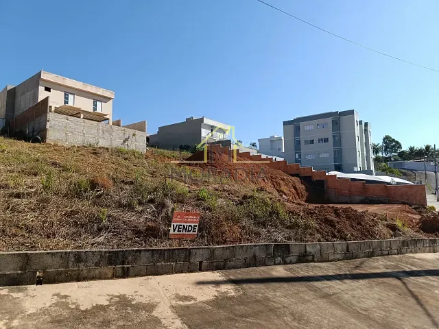 Terreno com 323m², à venda, no bairro Jardim Primavera III em Guaxupé