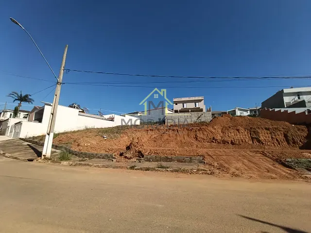 Terreno com 323m², à venda, no bairro Jardim Primavera III em Guaxupé
