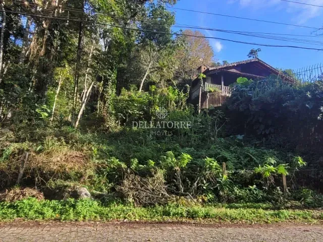Terreno com 802m², à venda, no bairro Parque do Ingá em Teresópolis
