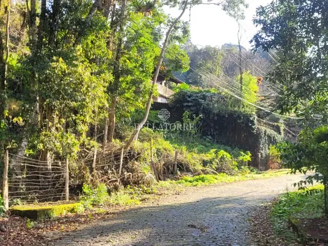 Terreno com 802m², à venda, no bairro Parque do Ingá em Teresópolis