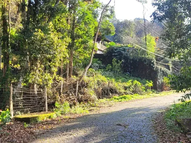 Terreno com 802m², à venda, no bairro Parque do Ingá em Teresópolis