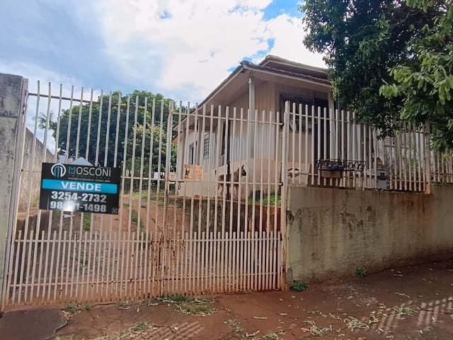 Casa com 470m², à venda ou para alugar, no bairro Centro em Cambé