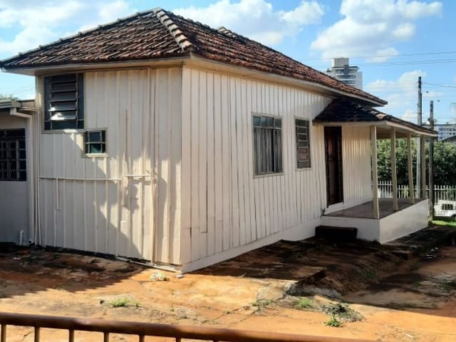 Casa com 470m², à venda ou para alugar, no bairro Centro em Cambé