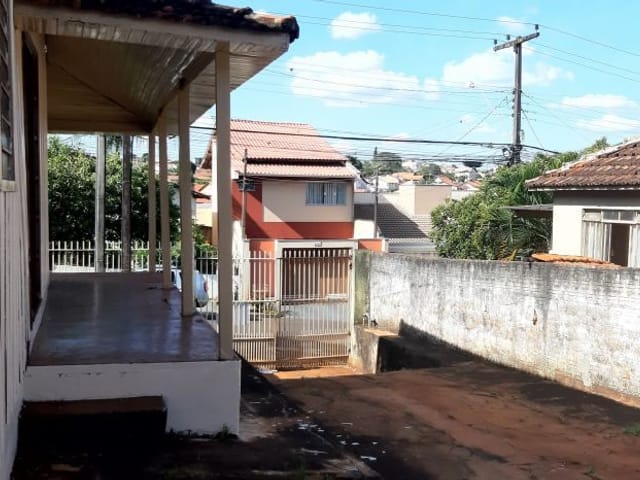 Casa com 470m², à venda ou para alugar, no bairro Centro em Cambé