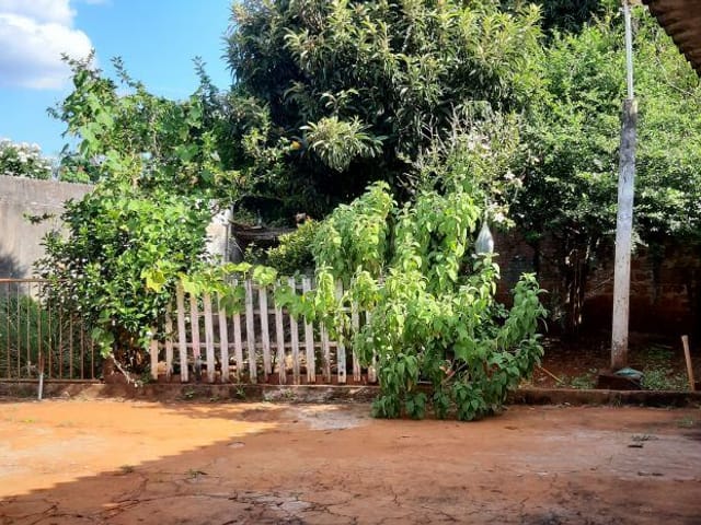 Casa com 470m², à venda ou para alugar, no bairro Centro em Cambé