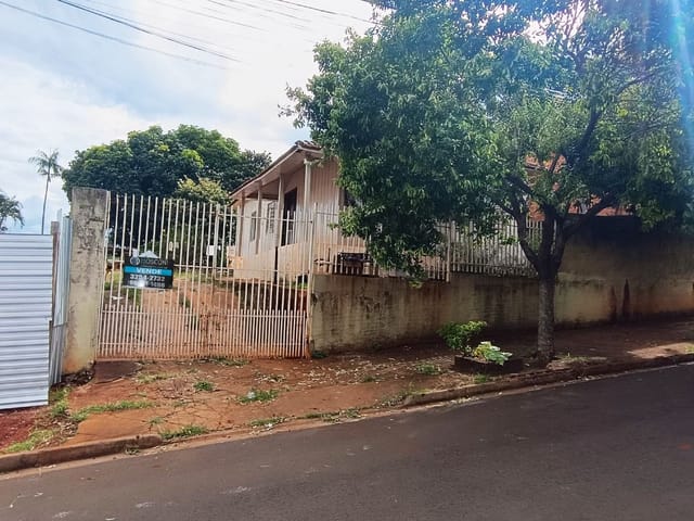 Casa com 470m², à venda ou para alugar, no bairro Centro em Cambé