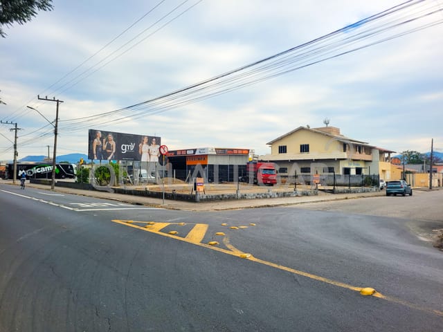 Terreno com 530m², para alugar, no bairro Revoredo em Tubarão