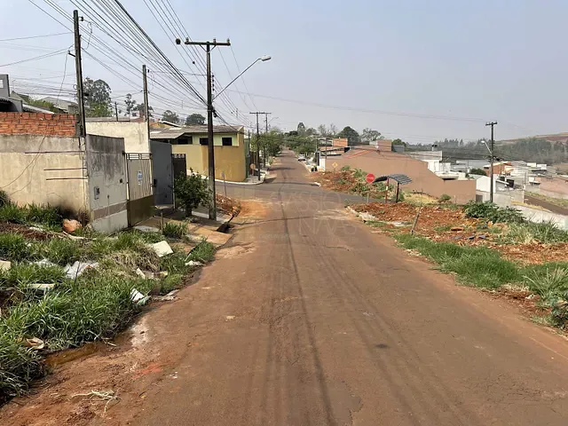 Terreno com 275m², à venda, no bairro Residencial Interlagos em Apucarana