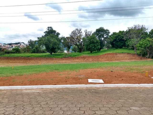Foto do Terreno - Terreno à venda 456.02M², Pinheirinho, Itajubá - MG | MOHALLEM e LOPES CORRETAGEM E ADMINISTRACAO DE IMOVEIS LTDA