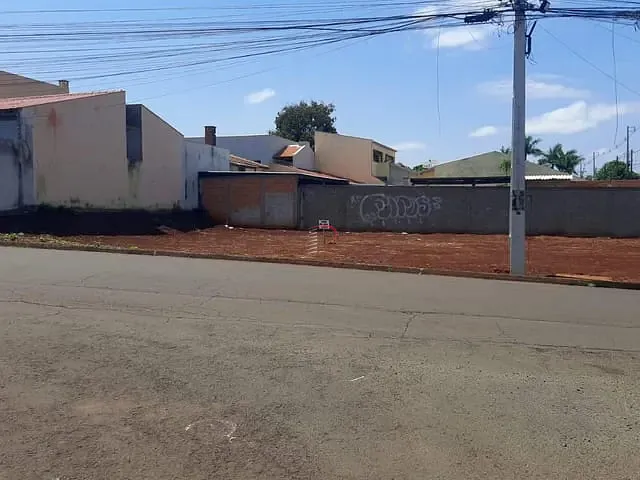 Terreno com 403m², à venda, no bairro Jardim do Leste em Londrina