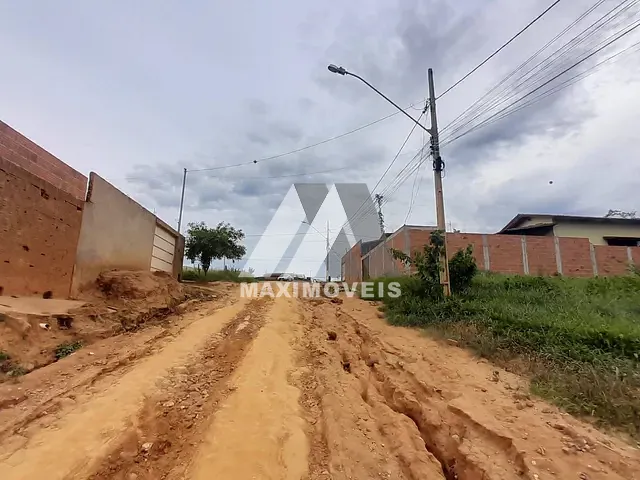 Terreno com 360m², à venda, no bairro São Francisco I em Araçuaí