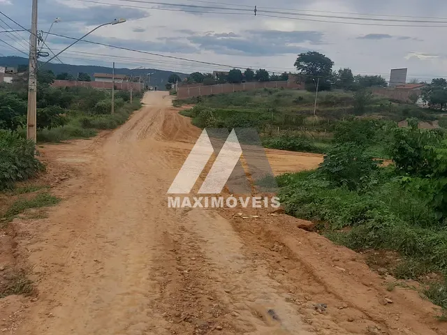 Terreno com 360m², à venda, no bairro São Francisco I em Araçuaí