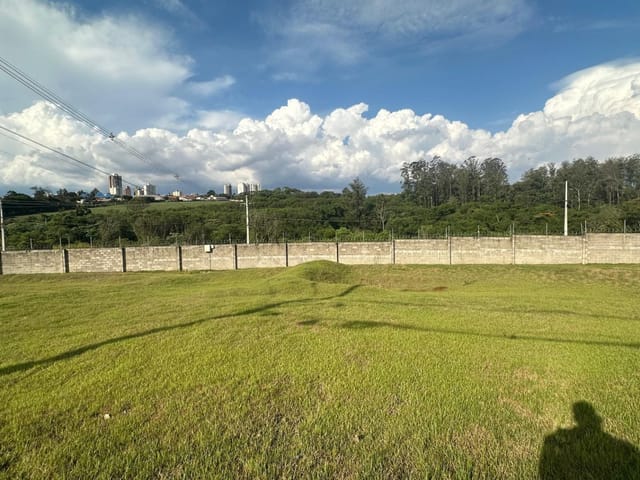 Terreno com 606m², à venda, no bairro Centro em Cambé