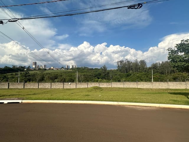 Terreno com 606m², à venda, no bairro Centro em Cambé