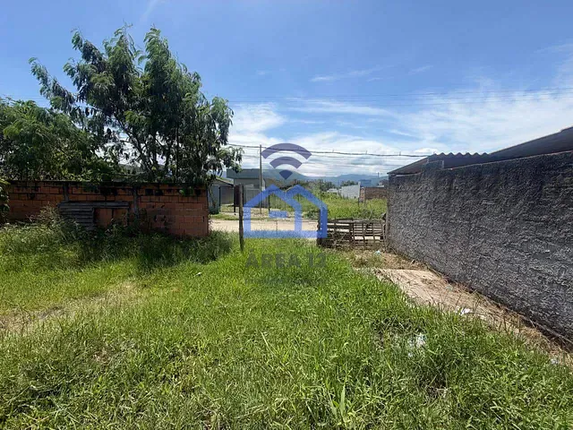 Terreno com 290m², à venda, no bairro Balneário dos Golfinhos em Caraguatatuba