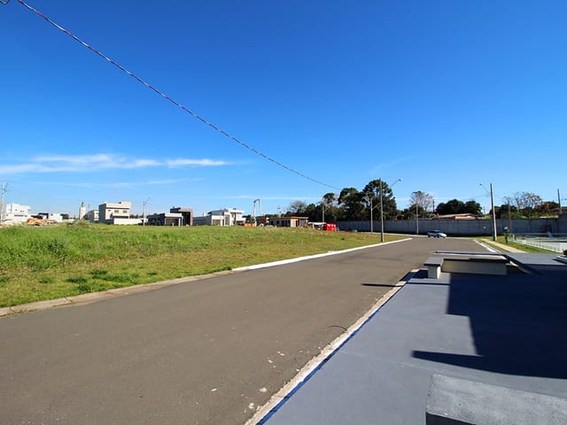 Terreno com 300m², à venda, no bairro Uvaranas em Ponta Grossa