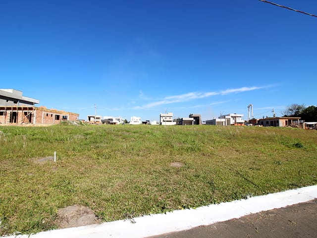 Terreno com 300m², à venda, no bairro Uvaranas em Ponta Grossa