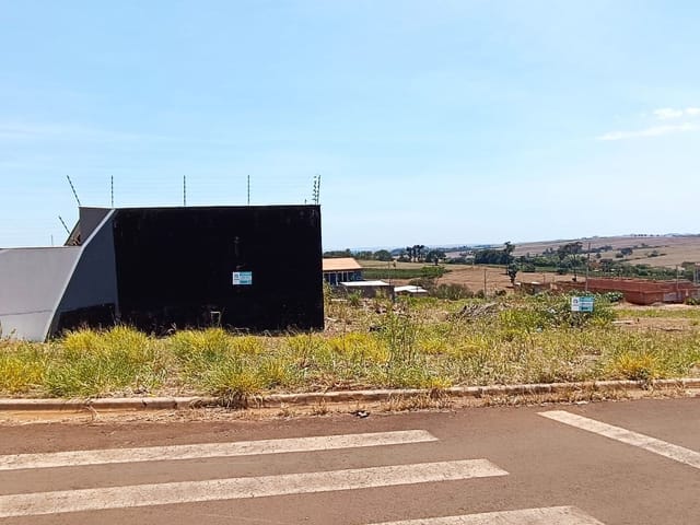Terreno com 453m², à venda, no bairro Jardim Vitória em Cambé