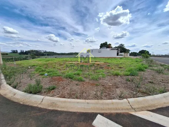 Terreno com 331m², à venda, no bairro Residencial Moinho de Vento em Guaxupé