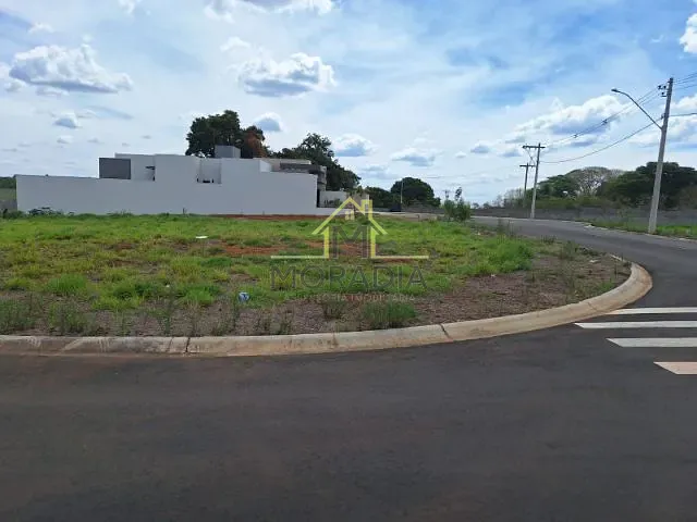 Terreno com 331m², à venda, no bairro Residencial Moinho de Vento em Guaxupé