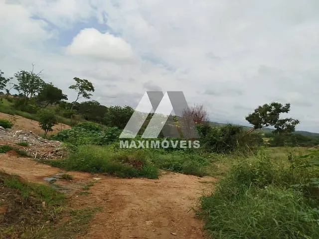 Terreno com 180m², à venda, no bairro Alto Paraiso em Araçuaí