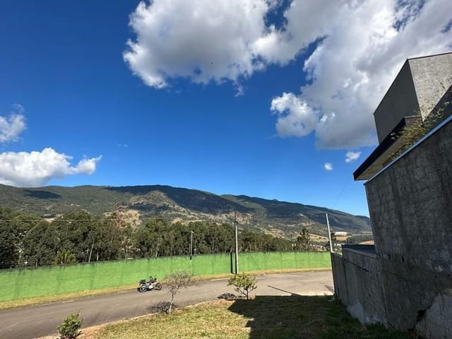 Terreno com 713m², à venda, no bairro Vista Da Mantiqueira em Extrema