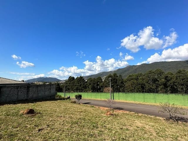 Terreno com 713m², à venda, no bairro Vista Da Mantiqueira em Extrema