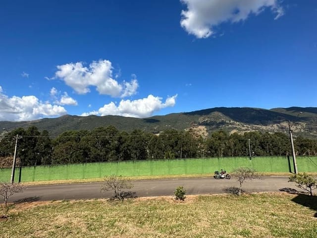 Terreno com 713m², à venda, no bairro Vista Da Mantiqueira em Extrema