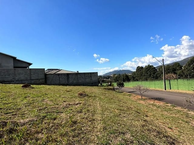 Terreno com 713m², à venda, no bairro Vista Da Mantiqueira em Extrema
