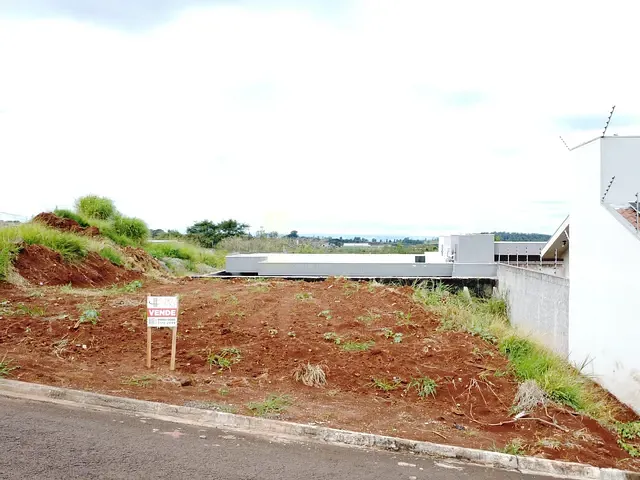 Terreno com 305m², à venda, no bairro Residencial Florais Do Lago em Apucarana