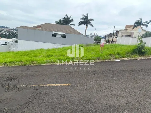 Terreno com 374m², à venda, no bairro Loteamento Residencial Cazarin em Apucarana