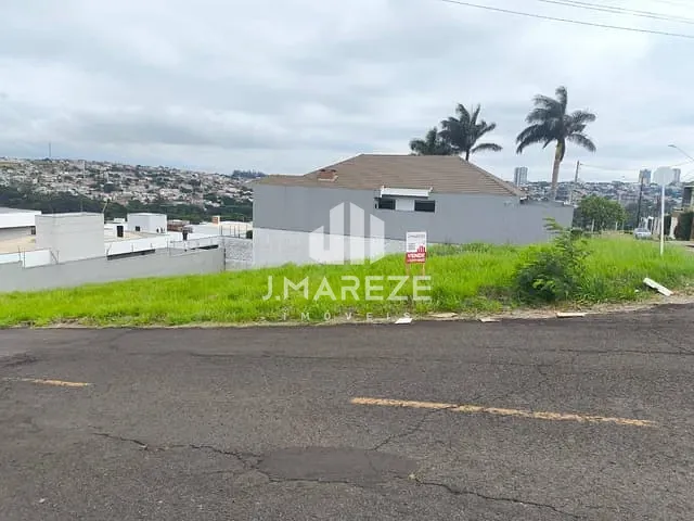 Terreno com 374m², à venda, no bairro Loteamento Residencial Cazarin em Apucarana