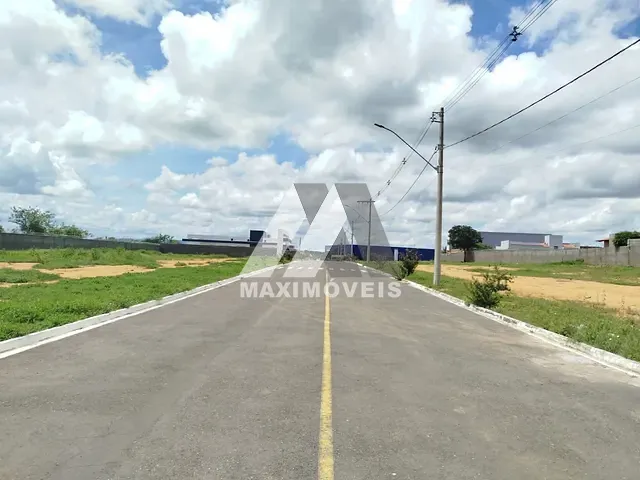 Terreno com 420m², à venda, no bairro Jardim das Palmeiras em Araçuaí