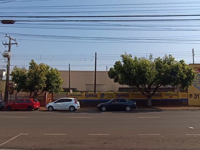 Terreno com 1672m², à venda, no bairro Centro em Cambé