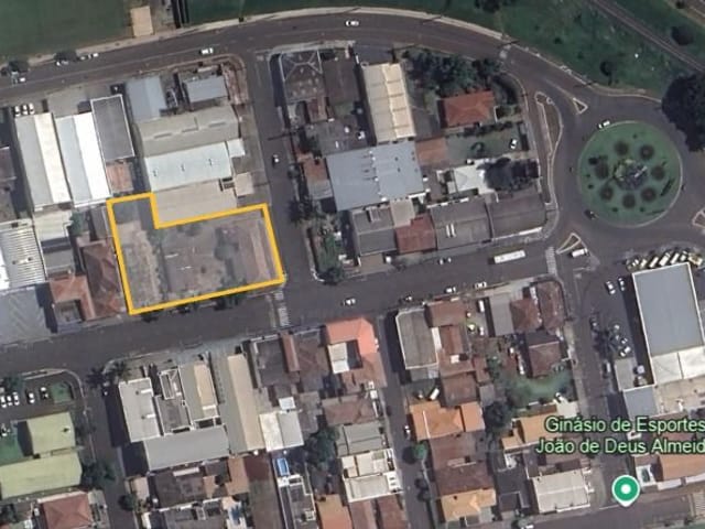Terreno com 1672m², à venda, no bairro Centro em Cambé