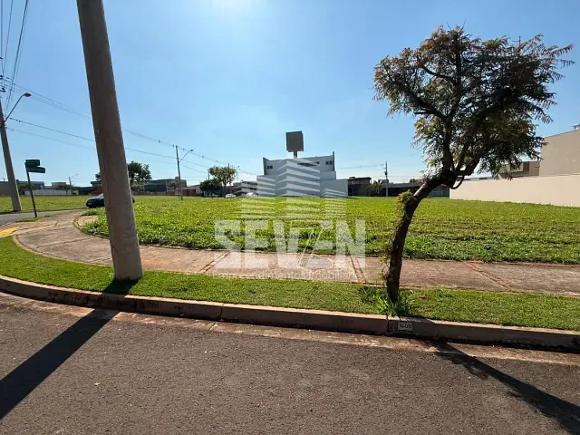 Terreno com 448m², à venda, no bairro Residencial Estoril Premium em Bauru