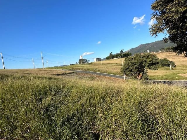 Terreno com 200m², à venda, no bairro Loteamento Jatobás em Extrema