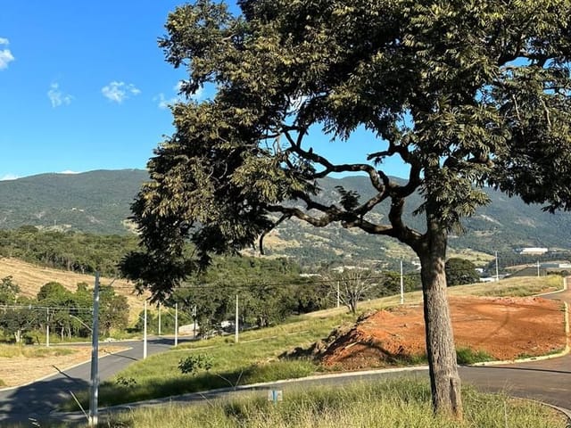 Terreno com 200m², à venda, no bairro Loteamento Jatobás em Extrema