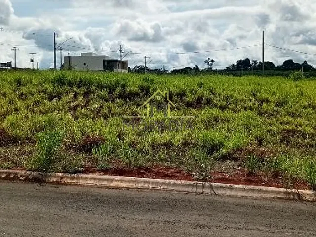 Terreno com 330m², à venda, no bairro Residencial Bourbon em Guaxupé