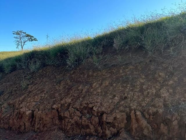 Terreno com 200m², à venda, no bairro Jatobás em Extrema