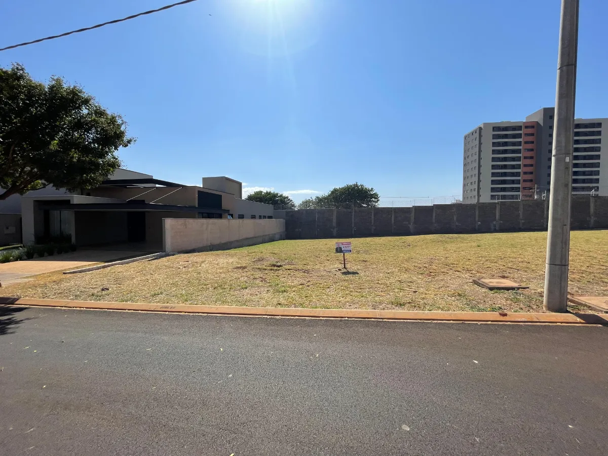 Terreno residencial para venda em Quintas de São José, 462m²