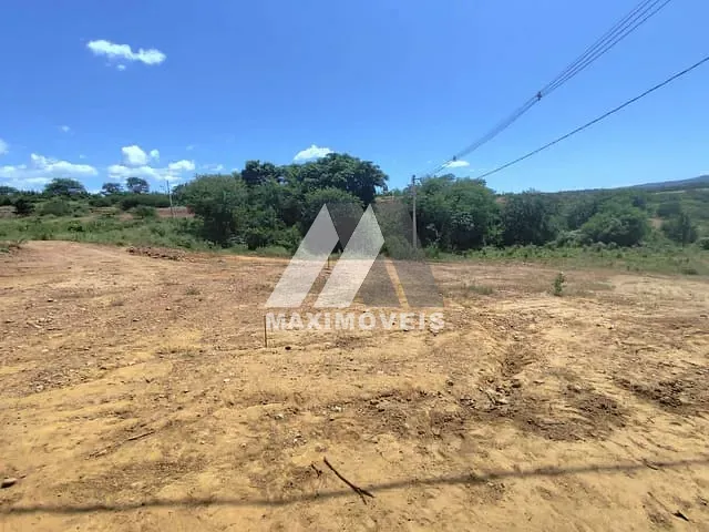 Terreno com 170m², à venda, no bairro Alto Paraiso em Araçuaí
