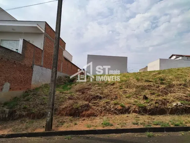 Terreno com 413m², à venda, no bairro Jardim Itália em Andradas