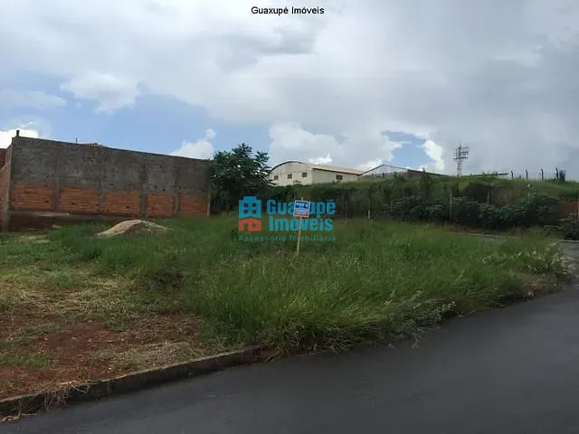 Terreno com 202m², à venda, no bairro Jardim Aeroporto em Guaxupé