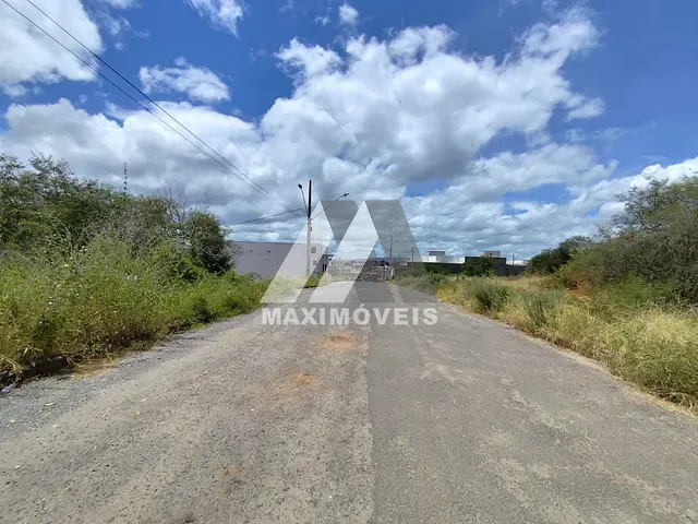 Terreno com 360m², à venda, no bairro São Mateus em Araçuaí