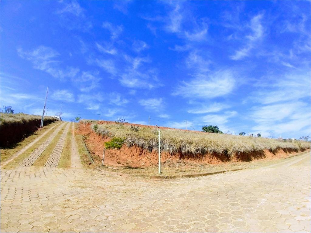 Terreno no Mato Dentro, Piranguinho